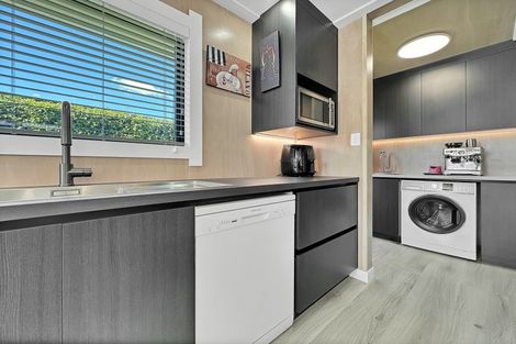 Photo of property in 11 Gibbs Place, Kinloch, Taupo, 3377