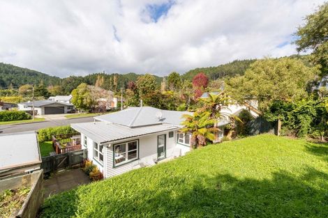 Photo of property in 20 Jocelyn Crescent, Pinehaven, Upper Hutt, 5019