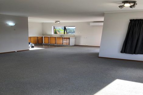 Photo of property in 28a Renata Crescent, Te Atatu Peninsula, Auckland, 0610