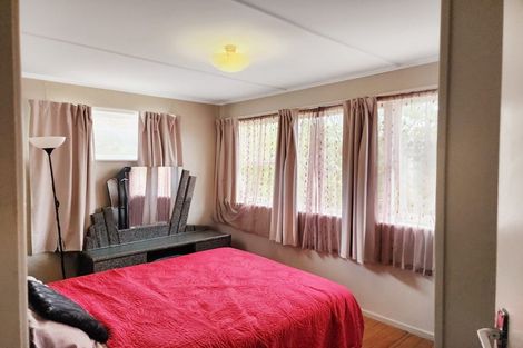 Photo of property in 52 Taipari Road, Te Atatu Peninsula, Auckland, 0610