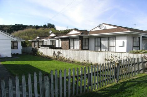 Photo of property in 30 Oxford Street, Tawa, Wellington, 5028