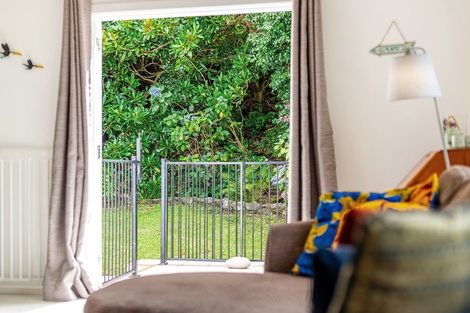 Photo of property in 48 Homewood Crescent, Karori, Wellington, 6012
