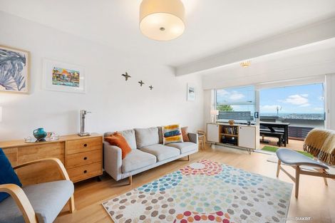 Photo of property in 12 Middlesex Place, Northland, Wellington, 6012