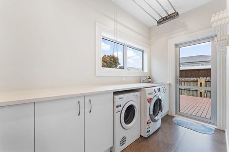 Photo of property in 17 Te Hoe Grove, Pinehill, Auckland, 0632