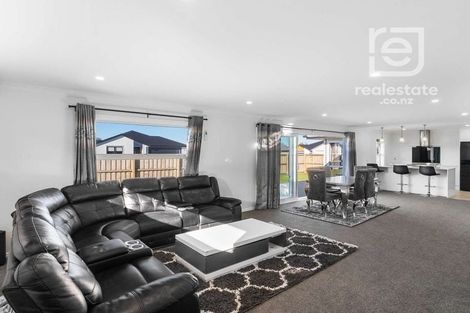 Photo of property in 8 Clonbunny Close, Rolleston, 7614