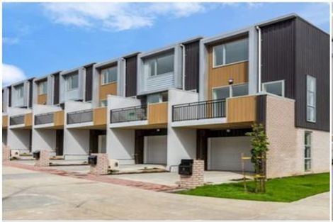 Photo of property in 1 Folkes Lane, New Lynn, Auckland, 0600