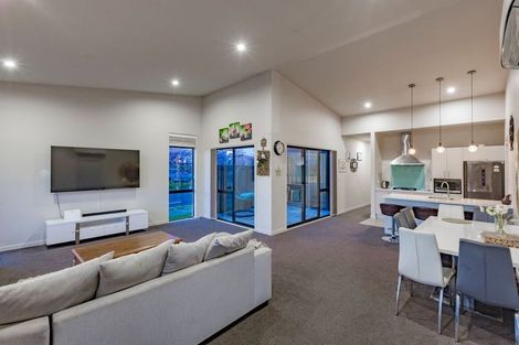 Photo of property in 7 Liberation Road, Papakura, 2110