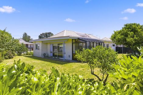 Photo of property in 2 Cypress Grove, Paraparaumu, 5032