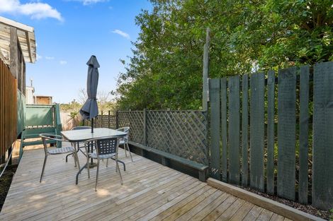 Photo of property in 1/5 Zita Avenue, Matakatia, Whangaparaoa, 0930