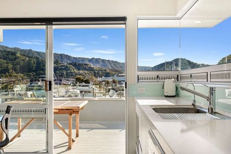 Photo of property in 39 Waikawa Road, Picton, 7220