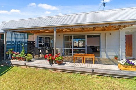 Photo of property in 17a/1 Tawa Road, Te Atatu Peninsula, Auckland, 0610