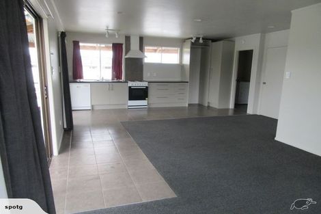 Photo of property in 8 Hinekohu Street, New Lynn, Auckland, 0600