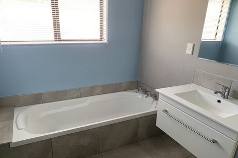 Photo of property in 11 Hilton Grove, Kelvin Grove, Palmerston North, 4414