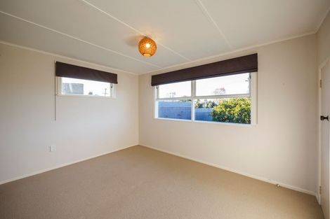 Photo of property in 4 Perth Place, Awapuni, Palmerston North, 4412
