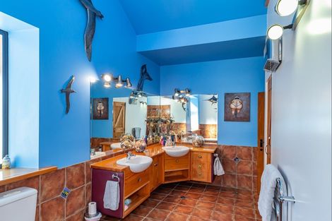 Photo of property in 100 Waihou Road, Levin, 5571