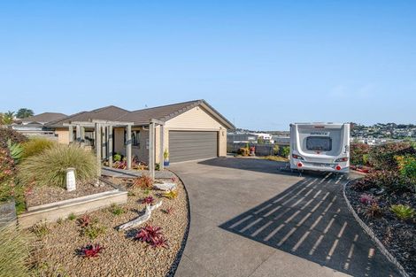 Photo of property in 16 Seamount Drive, Red Beach, 0932