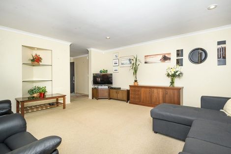 Photo of property in 5 Fairford Avenue, Henderson, Auckland, 0612