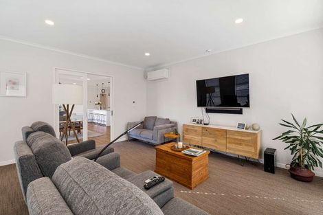 Photo of property in 9 River Road, Te Atatu Peninsula, Auckland, 0610