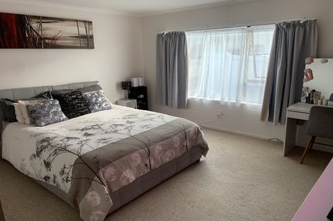 Photo of property in 30 Oxford Street, Tawa, Wellington, 5028