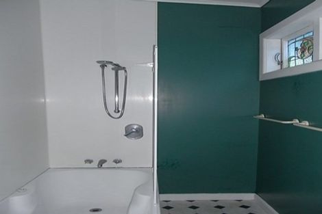 Photo of property in 28 Shakespeare Road, Bluff Hill, Napier, 4110