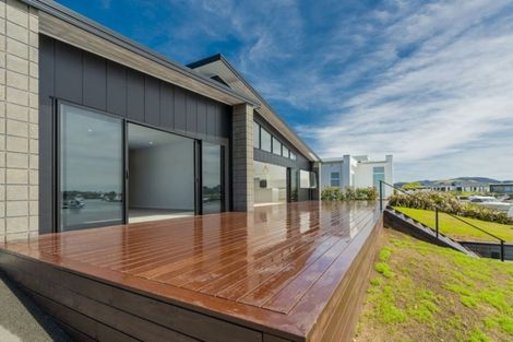 Photo of property in 14 Lady Jocelyn Place, Whitianga, 3510