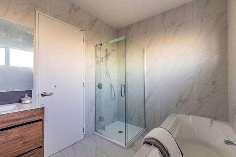 Photo of property in 2 Celestial Crescent, Orewa, 0931