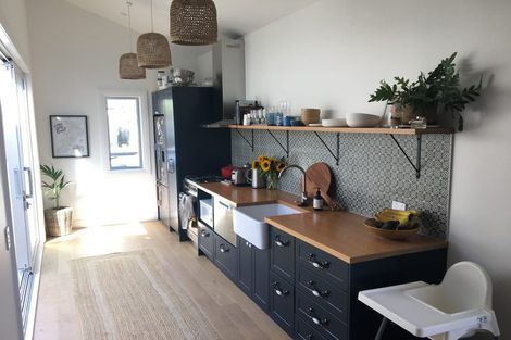 Photo of property in 201 Onepu Road, Lyall Bay, Wellington, 6022