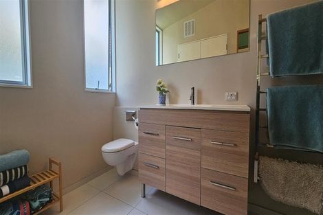 Photo of property in 32 Taumata Road, Omaha, 0986