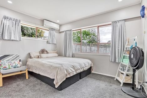 Photo of property in 2/33 Lowtherhurst Road, Massey, Auckland, 0614