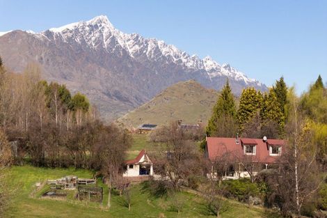 Photo of property in 35 Mountain View Road, Dalefield, Queenstown, 9371