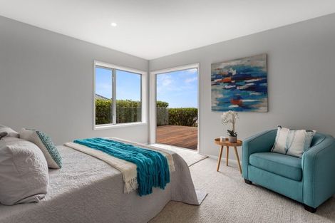 Photo of property in 22 Drayton Drive, Mount Pleasant, Christchurch, 8081