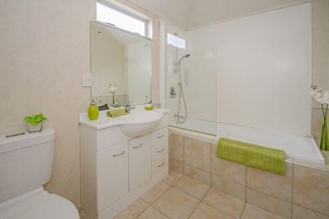 Photo of property in 3 Birchlea Rise, Goodwood Heights, Auckland, 2105