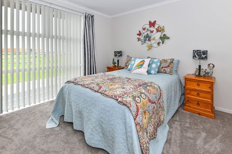 Photo of property in 16 Soaring Bird Drive, Takanini, 2112