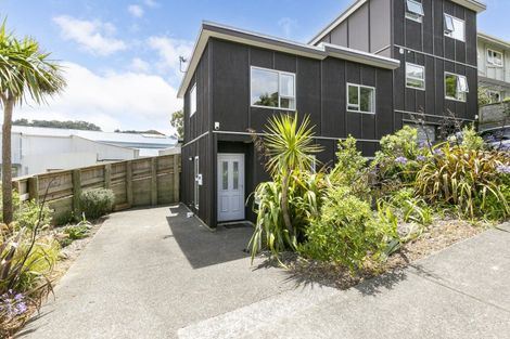 Photo of property in 3c Woodhouse Avenue, Karori, Wellington, 6012
