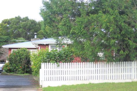 Photo of property in 60 Lincoln Park Avenue, Massey, Auckland, 0614