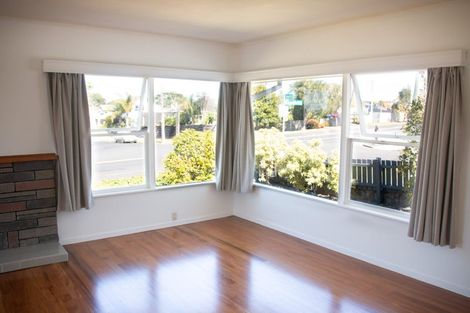 Photo of property in 22 Old Lake Road, Narrow Neck, Auckland, 0624