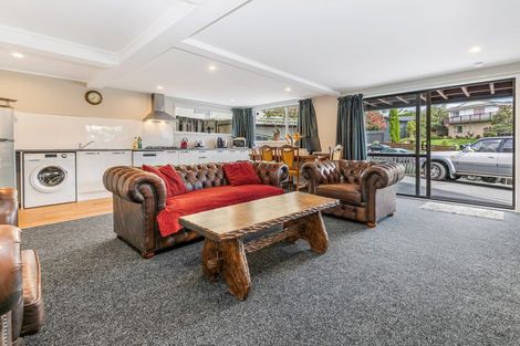 Photo of property in 18 Temuri Place, Glendene, Auckland, 0602