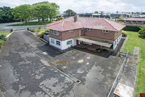 Photo of property in 2 Great South Road, Papakura, 2110