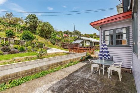Photo of property in 42 Lincoln Avenue, Tawa, Wellington, 5028