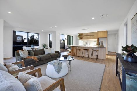 Photo of property in 10 Eliot Street, New Plymouth, 4310