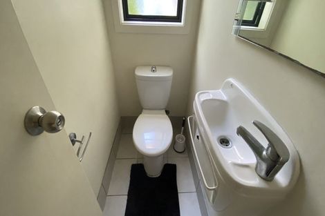 Photo of property in 8b Schnapper Rock Road, Schnapper Rock, Auckland, 0632