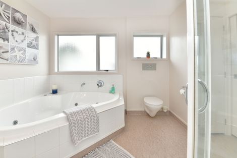 Photo of property in 2/416 Hibiscus Coast Highway, Orewa, 0931