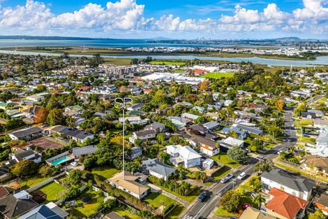 Photo of property in 4 Divich Avenue, Te Atatu South, Auckland, 0610