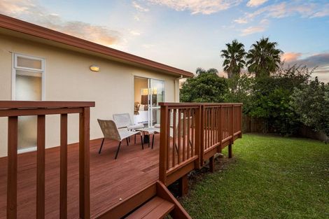 Photo of property in 13 Ginders Drive, Massey, Auckland, 0614