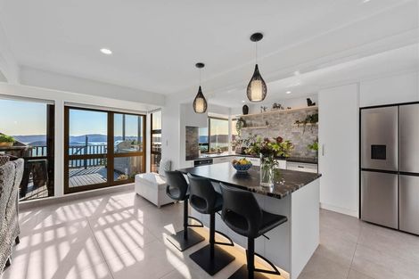Photo of property in 10 Latham Road, York Bay, Lower Hutt, 5013
