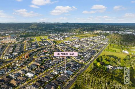 Photo of property in 37 Nobilo Road, Kumeu, 0810