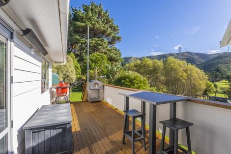 Photo of property in 306 South Makara Road, Makara, Karori, 6972