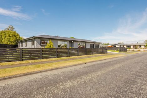 Photo of property in 2 Willow Grove, Waipukurau, 4200
