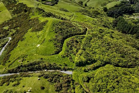 Photo of property in 132 Bing Lucas Drive, Tawa, Wellington, 5028