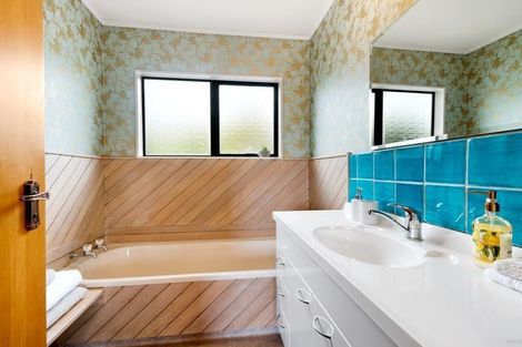 Photo of property in 2/13 Ocean View Road, Hillcrest, Auckland, 0627